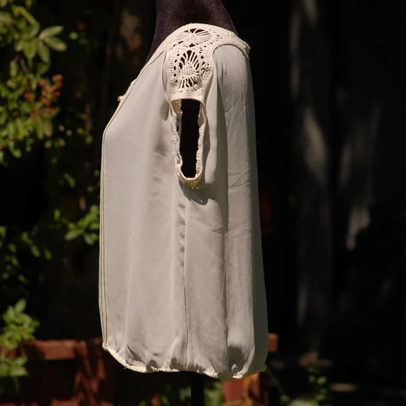 Daniel  Rainn Blouse with knit trim - Picture 2 of 5